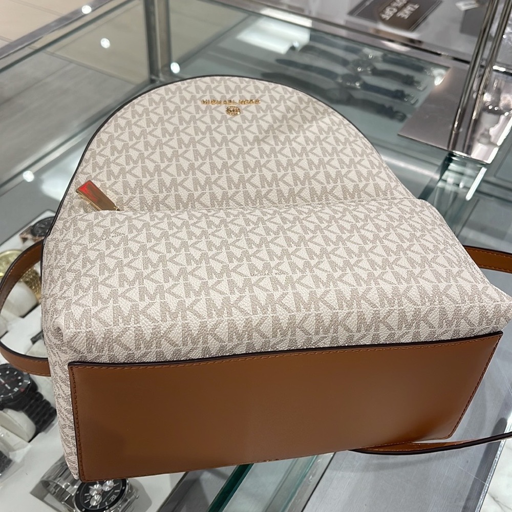 Michael Kors Womens Valerie Medium Logo Backpack 30F2G9VB2B-149 (Vanilla)
NWT - Picture 13 of 16